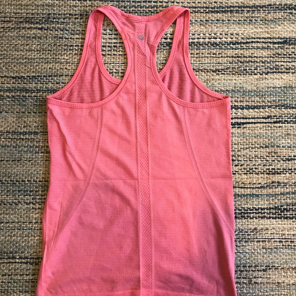 EUC lululemon racerback workout tank - Picture 3 of 3